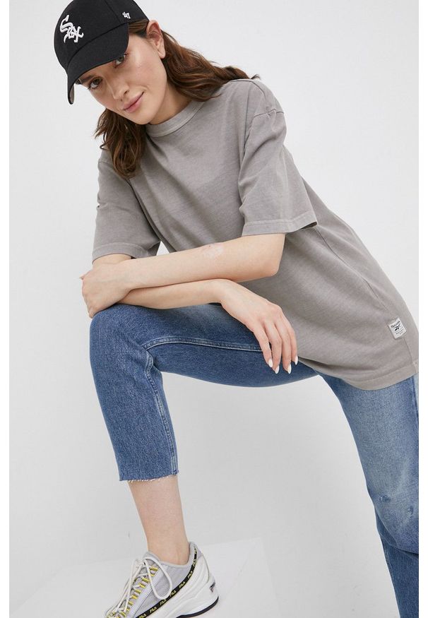 Reebok Classic T-shirt bawełniany kolor szary gładki. Okazja: na co dzień. Kolor: szary. Materiał: bawełna. Wzór: gładki. Styl: casual
