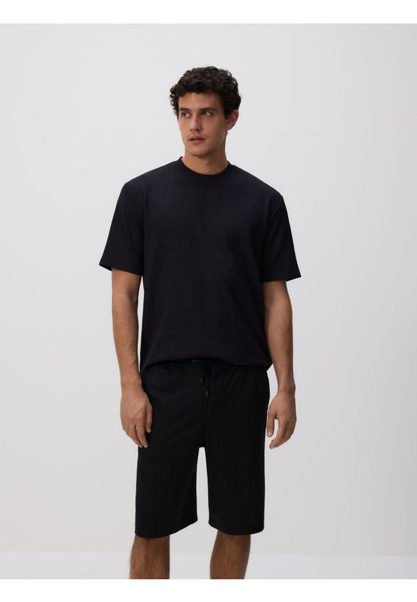 Reserved - Szorty bermudy - czarny. Kolor: czarny. Materiał: dzianina