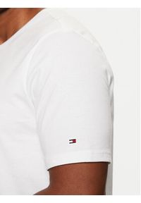 TOMMY HILFIGER - Tommy Hilfiger T-Shirt MW0MW38980 Biały Regular Fit. Kolor: biały. Materiał: bawełna #4