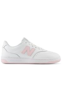 Buty New Balance BBW80PNK - białe. Okazja: na co dzień. Kolor: biały. Materiał: guma, materiał, skóra, syntetyk. Szerokość cholewki: normalna. Sport: turystyka piesza, koszykówka
