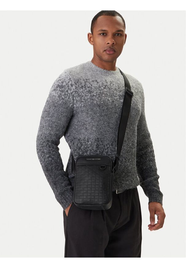 TOMMY HILFIGER - Tommy Hilfiger Saszetka Th Modern Mini Reporter AM0AM14019 Czarny. Kolor: czarny. Materiał: skóra