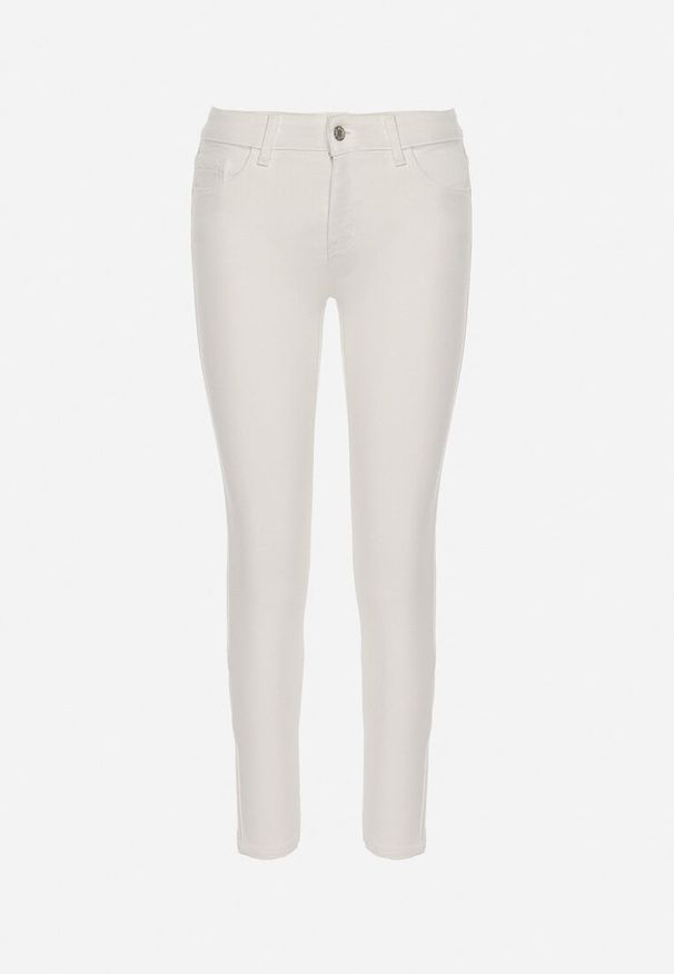 Born2be - Białe Jeansy Skinny Podkreślające Nogi Gehadda. Okazja: na co dzień. Kolor: biały. Wzór: aplikacja. Styl: elegancki, casual