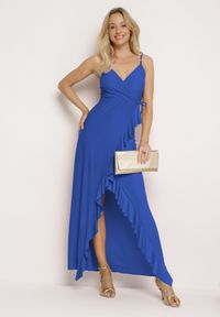 Born2be - Granatowa Koktajlowa Sukienka z Kopertowym Dekoltem na Ramiączkach z Ozdobną Falbanką Nestasi. Okazja: na co dzień. Kolor: niebieski. Długość rękawa: na ramiączkach. Typ sukienki: kopertowe. Styl: wizytowy #4