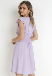 Born2be - Fioletowa Sukienka Mini z Wiskozy z Koronkową Tasiemką i Gumką w Talii Susanji. Kolor: fioletowy. Materiał: wiskoza, koronka. Długość: mini #2