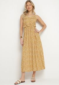 Born2be - Żółta Bawełniana Sukienka na Ramiączkach o Rozkloszowanym Kroju Jenarella. Okazja: na co dzień. Typ kołnierza: dekolt w kształcie V. Kolor: żółty. Materiał: bawełna. Długość rękawa: na ramiączkach. Styl: casual, elegancki #1