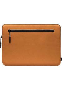 Etui Incase Compact Sleeve with Flight Nylon with Incase Zip Tag for MacBook Pro (13" 2022-2012) & MacBook Air (13" 2022-2018) - Cognac Amber. Materiał: nylon