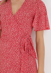 Born2be - Czerwona Sukienka Theminophe. Okazja: na co dzień. Kolor: czerwony. Materiał: wiskoza, materiał, tkanina. Wzór: kropki. Typ sukienki: rozkloszowane, kopertowe, proste. Styl: casual. Długość: maxi #5