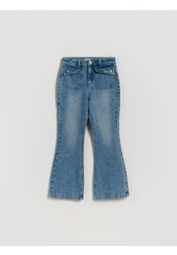 Reserved - Jeansy flare - niebieski. Kolor: niebieski #1