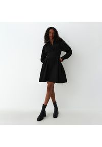 Mohito - Sukienka mini z gorsetem - Czarny. Typ kołnierza: dekolt gorset. Kolor: czarny. Typ sukienki: gorsetowe. Długość: mini #1