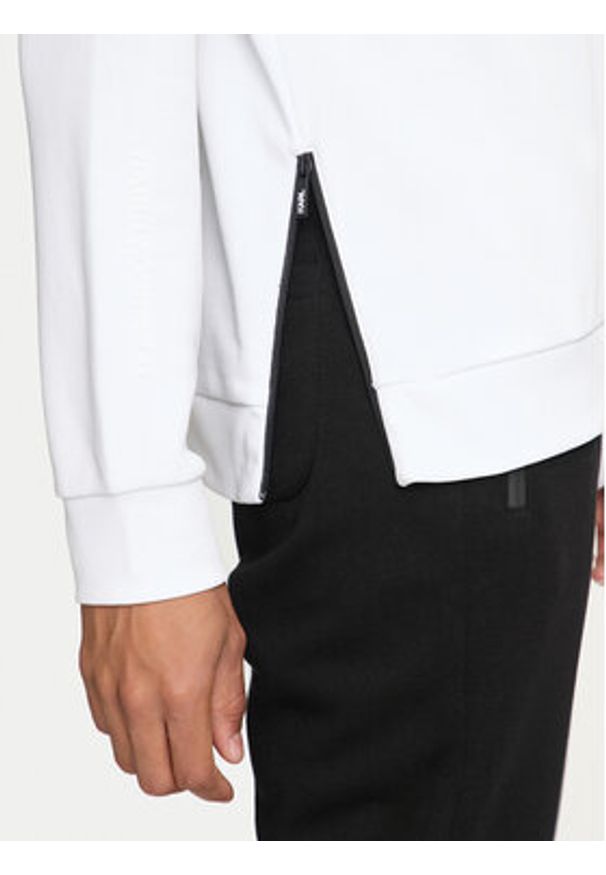 Karl Lagerfeld - KARL LAGERFELD Bluza 705035 544910 Biały Regular Fit. Typ kołnierza: dekolt w karo. Kolor: biały. Materiał: bawełna