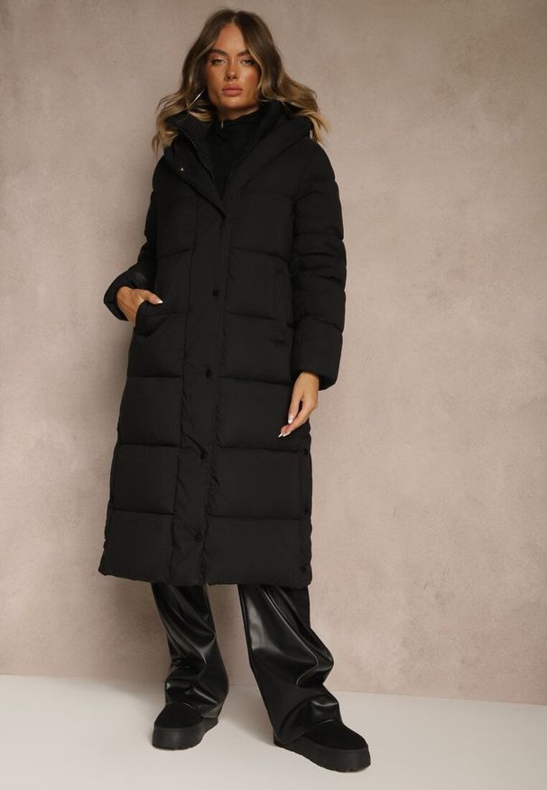 Renee - Czarna Zimowa Kurtka z Pikowanymi Przeszyciami Kapturem i Bocznymi Napami Alarisse. Okazja: na imprezę, na co dzień. Kolor: czarny. Materiał: jeans. Sezon: zima. Styl: casual