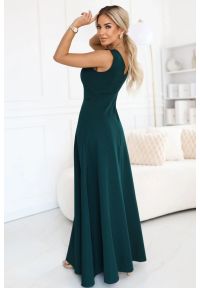 Numoco - Długa sukienka wieczorowa rozkloszowana butelkowa zieleń. Okazja: na wesele, na studniówkę, na imprezę, na ślub cywilny. Styl: wizytowy. Długość: maxi #4