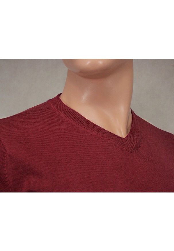 Adriano Guinari - Męski Klasyczny Sweter w Serek (V-Neck) - Głęboka Czerwień. Okazja: na spotkanie biznesowe, do pracy, na co dzień. Typ kołnierza: dekolt w serek. Kolor: czerwony. Materiał: bawełna. Styl: klasyczny
