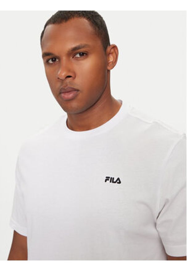 Fila T-Shirt Berloz FAM0340 Biały Regular Fit. Kolor: biały. Materiał: bawełna
