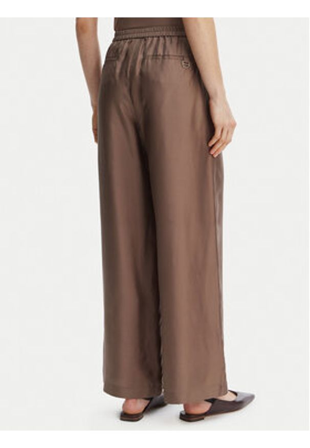 Marella Spodnie materiałowe Quiz 2613131105 Brązowy Relaxed Fit. Kolor: brązowy. Materiał: jedwab