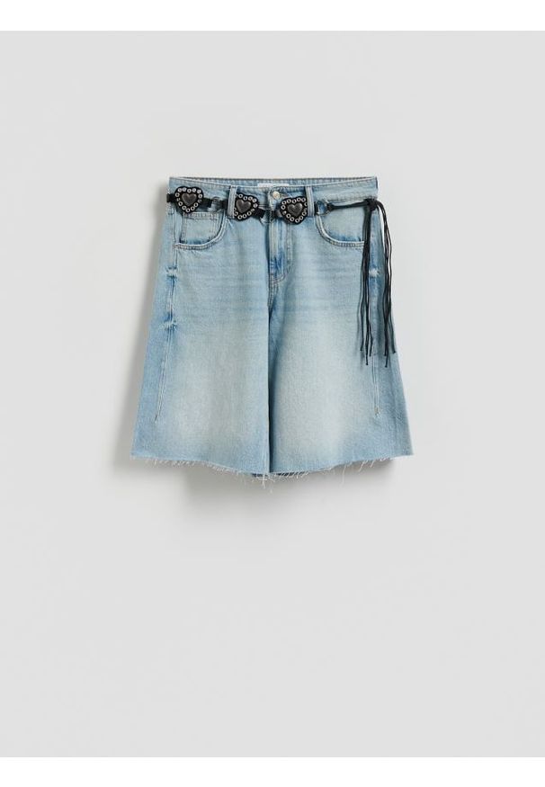 Reserved - Jeansowe bermudy z paskiem - niebieski. Kolor: niebieski. Materiał: jeans