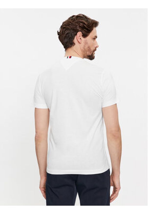 TOMMY HILFIGER - Tommy Hilfiger T-Shirt Emblem MW0MW33687 Biały Slim Fit. Kolor: biały. Materiał: bawełna