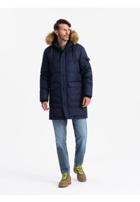 Ombre Clothing - Długa ciepła kurtka męska z kapturem typu parka – granatowa V1 OM-JALJ-0182 - XXL. Typ kołnierza: kaptur. Kolor: niebieski. Materiał: materiał, syntetyk. Długość: długie. Wzór: ze splotem, aplikacja. Styl: elegancki