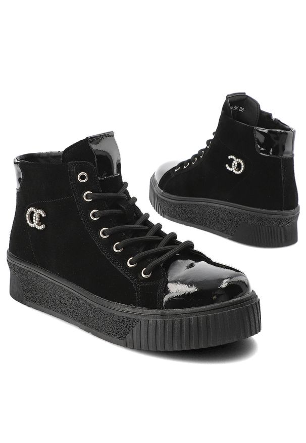 Czarne Botki Filippo Wygodne Obuwie Damskie. Okazja: na co dzień. Zapięcie: sznurówki. Kolor: czarny. Materiał: lakier, zamsz, skóra. Styl: casual, elegancki