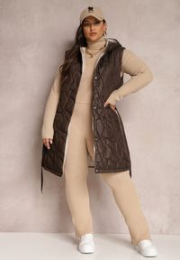Renee - Brązowa Kamizelka Pikowana z Paskiem Maasho. Okazja: na co dzień. Kolekcja: plus size. Kolor: brązowy. Materiał: jeans, materiał. Długość rękawa: długi rękaw. Długość: długie. Wzór: aplikacja, gładki, jednolity. Styl: casual #4