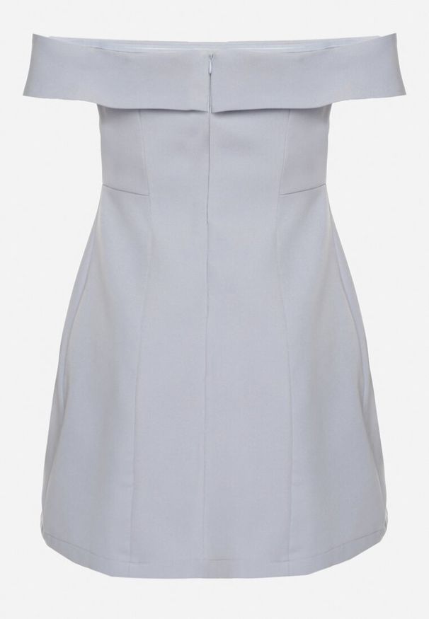 Born2be - Jasnoniebieska Taliowana Sukienka z Dekoltem Bandeau z Zakładką Zelzemis. Kolor: niebieski. Styl: elegancki, klasyczny