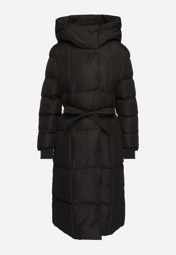 Born2be - Czarna Długa Kurtka Pikowana z Kapturem i Wysokim Kołnierzem Wiązana w Talii Zevrira. Okazja: na co dzień. Typ kołnierza: kaptur. Kolor: czarny. Materiał: jeans, materiał. Długość: długie. Styl: klasyczny, casual, elegancki, sportowy