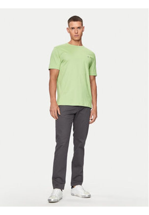 GANT - Gant T-Shirt Shield 2003184 Zielony Regular Fit. Kolor: zielony. Materiał: bawełna