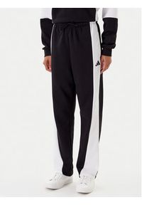 Adidas - adidas Dres Laziday JD2672 Czarny Regular Fit. Kolor: czarny. Materiał: bawełna