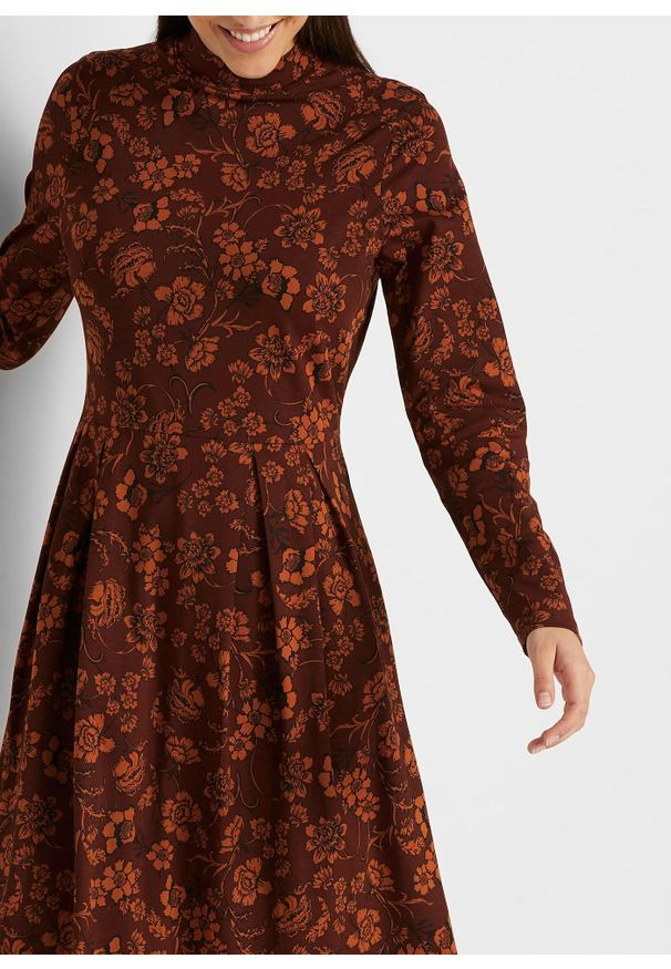 bonprix - Sukienka z bawełnianego dżerseju. Typ kołnierza: kołnierzyk stójkowy. Kolor: brązowy. Materiał: jersey, bawełna. Długość rękawa: długi rękaw. Wzór: nadruk, kwiaty