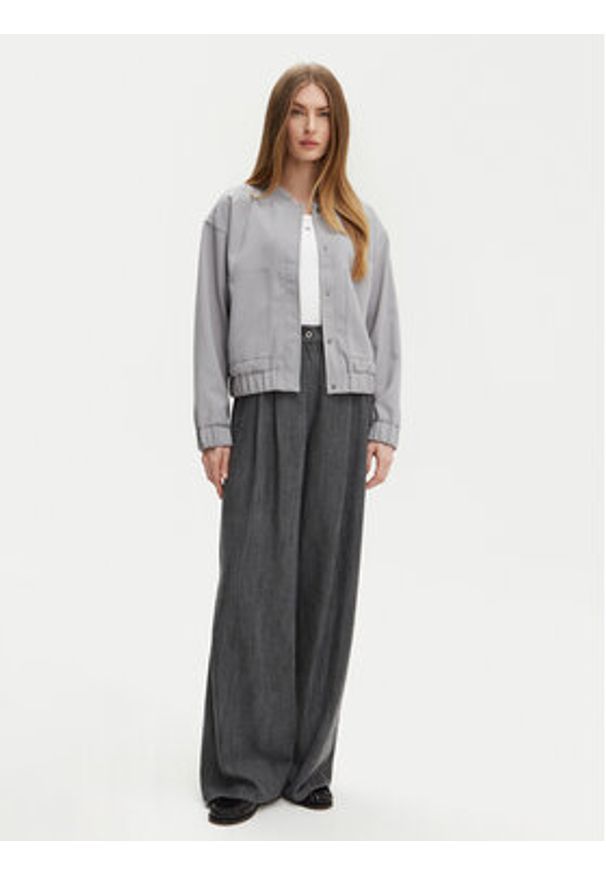 Pieces Kurtka bomber Annie 17150150 Szary Regular Fit. Kolor: szary. Materiał: syntetyk
