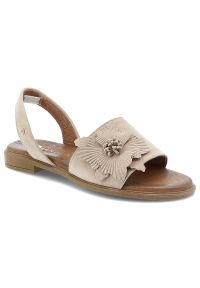 Sandały damskie Armodo, cholewka ze skóry naturalnej odkryta konstrukcja z ozdobnym kwiatem stabilna płaska podeszwa zapewniająca wygodę, beżowe, 404. Kolor: beżowy. Materiał: skóra. Wzór: kwiaty. Obcas: na płaskiej podeszwie #7