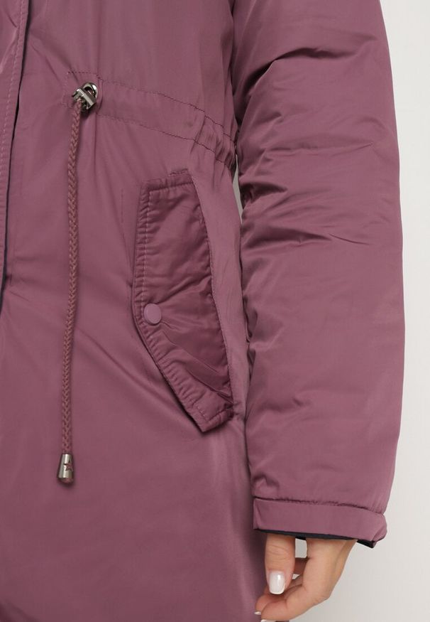 Born2be - Ciemnofioletowa Dwustronna Kurtka za Kolano z Kapturem z Futerkiem Zephyro. Typ kołnierza: kaptur. Kolor: fioletowy. Materiał: futro. Długość: długie. Wzór: aplikacja, gładki