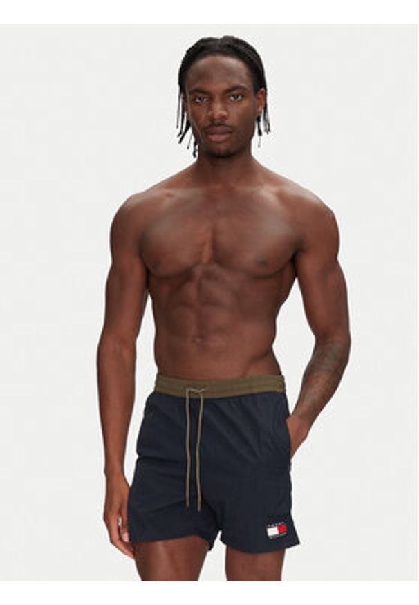 TOMMY HILFIGER - Tommy Hilfiger Szorty kąpielowe UM0UM03455 Granatowy Slim Fit. Kolor: niebieski. Materiał: syntetyk