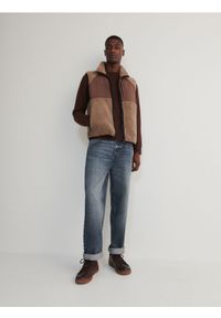 Reserved - Sweter ze strukturalnym splotem - brązowy. Kolor: brązowy. Materiał: dzianina, wełna. Wzór: ze splotem
