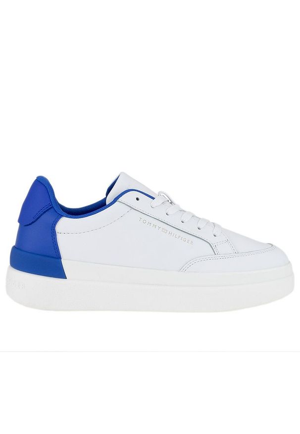 TOMMY HILFIGER - Buty Tommy Hilfiger Feminine Sneaker With Color Pop FW0FW06896-0LA - białe. Zapięcie: sznurówki. Kolor: biały. Materiał: skóra. Szerokość cholewki: normalna. Wzór: aplikacja. Obcas: na platformie