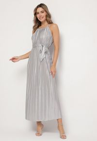 Born2be - Szara Plisowana Sukienka na Cienkich Ramiączkach Wiązana w Talii Virsea. Okazja: na ślub cywilny, na wesele, na studniówkę. Kolor: szary. Długość rękawa: na ramiączkach. Styl: klasyczny #1