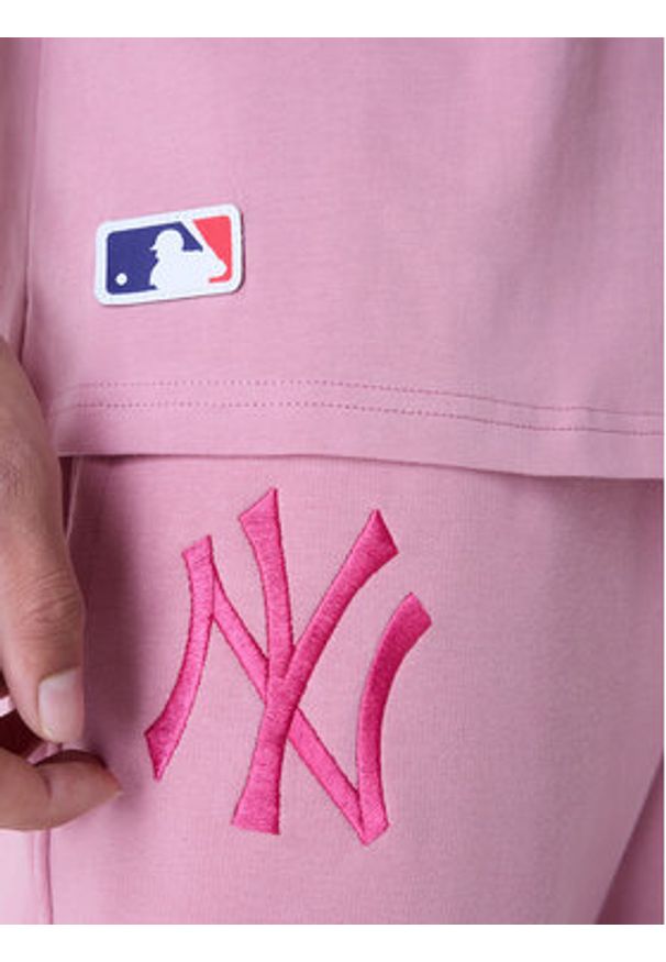 New Era T-Shirt New York Yankees MLB League Essential 60596181 Różowy Regular Fit. Kolor: różowy. Materiał: bawełna