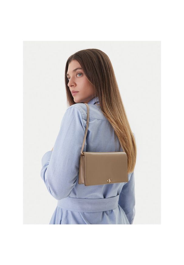 Torebka Calvin Klein. Kolor: beżowy