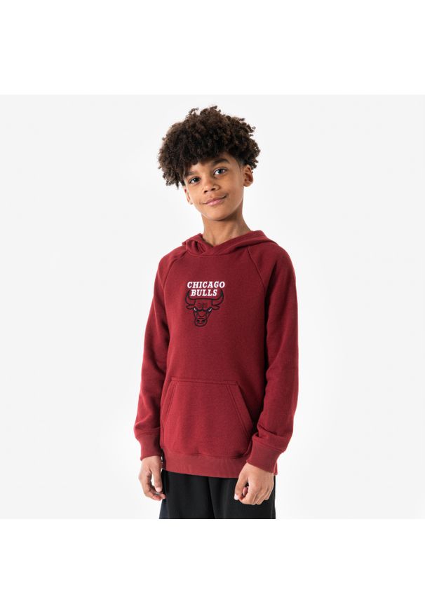 TARMAK - Bluza z kapturem do koszykówki dla dzieci Tarmak NBA 900 Chicago Bulls. Typ kołnierza: kaptur. Kolor: czerwony. Materiał: tkanina, materiał. Sport: koszykówka