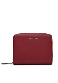 Calvin Klein Mały Portfel Damski Ck Must Medium Zip Around Wallet K60K611937 Czerwony. Kolor: czerwony. Materiał: skóra