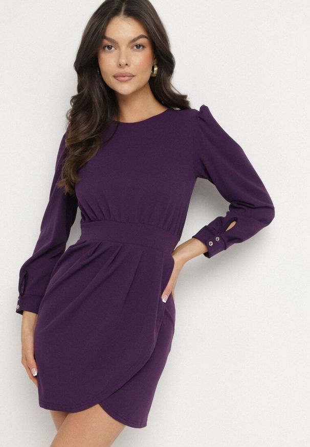 Born2be - Fioletowa Sukienka z Marszczeniem i Bufiastymi Rękawami Redenia. Kolor: fioletowy. Styl: klasyczny, elegancki