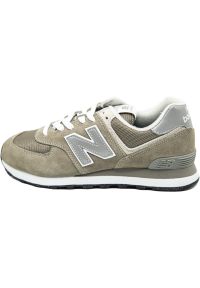 Buty do chodzenia męskie New Balance 574. Zapięcie: sznurówki. Kolor: wielokolorowy, szary, brązowy. Materiał: guma, tkanina, zamsz, materiał, syntetyk. Szerokość cholewki: normalna. Model: New Balance 574. Sport: turystyka piesza