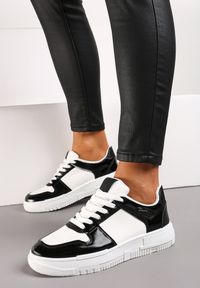 Renee - Biało-Czarne Sneakersy na Niskiej Platformie z Brokatem Nuera. Okazja: na co dzień. Kolor: biały. Obcas: na platformie #3
