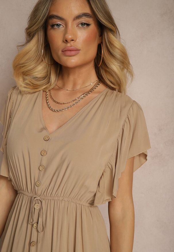 Renee - Beżowa Rozkloszowana Sukienka z Bawełny z Ozdobnymi Guzikami i Falbankami Arriza. Okazja: na spacer. Typ kołnierza: kołnierz z falbankami. Kolor: beżowy. Materiał: bawełna. Typ sukienki: rozkloszowane. Styl: klasyczny, elegancki