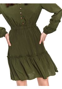 TOP SECRET - Sukienka z falbanką i gumką w pasie. Typ kołnierza: dekolt w serek. Kolor: zielony. Długość rękawa: długi rękaw. Wzór: aplikacja. Sezon: wiosna #3