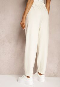 Renee - Jasnobeżowe Dresowe Spodnie High Waist z Gumką w Talii Dimlara. Okazja: na co dzień. Stan: podwyższony. Kolor: beżowy. Materiał: dresówka. Styl: casual, elegancki