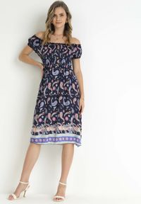 Born2be - Granatowa Rozkloszowana Sukienka Bawełniana Hiszpanka we Wzór Paisley Dottia. Typ kołnierza: dekolt hiszpanka. Kolor: niebieski. Materiał: bawełna. Wzór: paisley #3