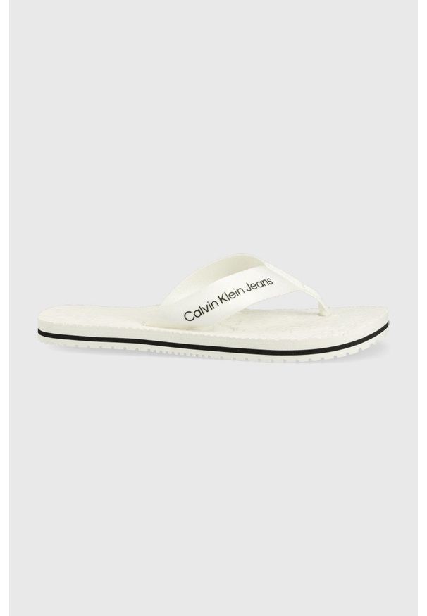 Calvin Klein Jeans japonki YW0YW00651.YAF damskie kolor biały na płaskim obcasie. Kolor: biały. Materiał: materiał. Wzór: gładki. Obcas: na obcasie. Wysokość obcasa: niski