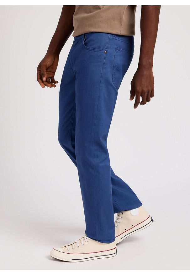 Lee - LEE DAREN ZIP FLY MĘSKIE SPODNIE MATERIAŁOWE CHINO CHINOSY DRAMA BLUE 112349220 L707016069