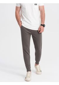 Ombre Clothing - Spodnie męskie dresowe z lampasem - grafitowe V11 P865 - XXL. Kolor: szary. Materiał: dresówka